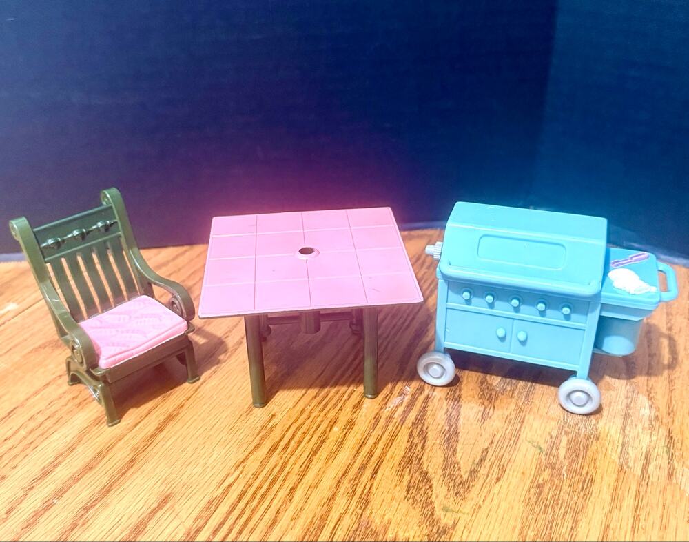 Fisher Price Loving Family backyard Patio table chair & grill 2002